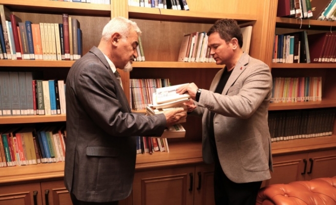 ÇGD Bursa Şubesi Osmangazi’ye Uğur Mumcu kitaplarını bağışladı